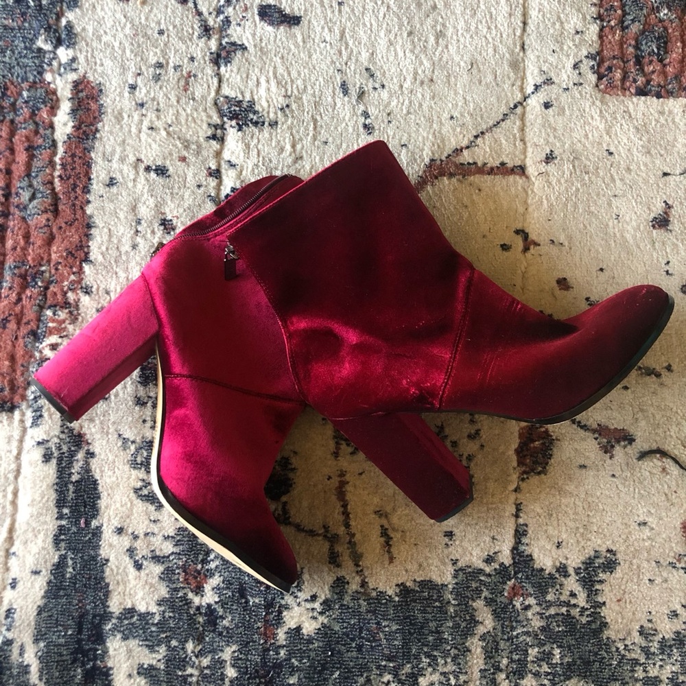 EXPRESS Velvet block heel ankle boots